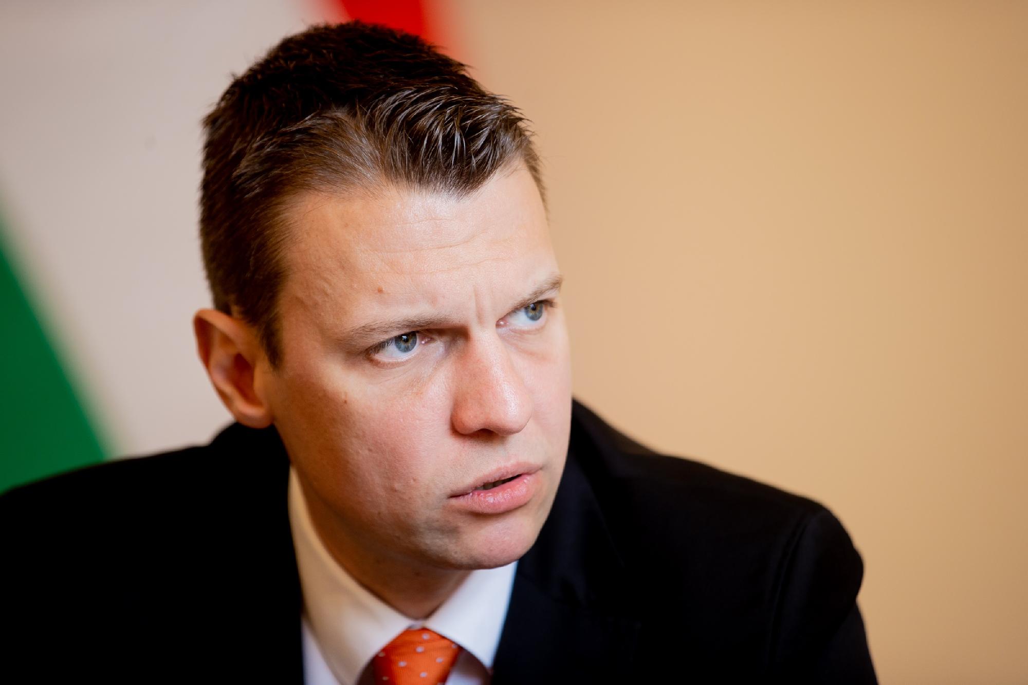 Menczer Tamás: Orbán Viktort mindenáron el akarják hallgattatni!