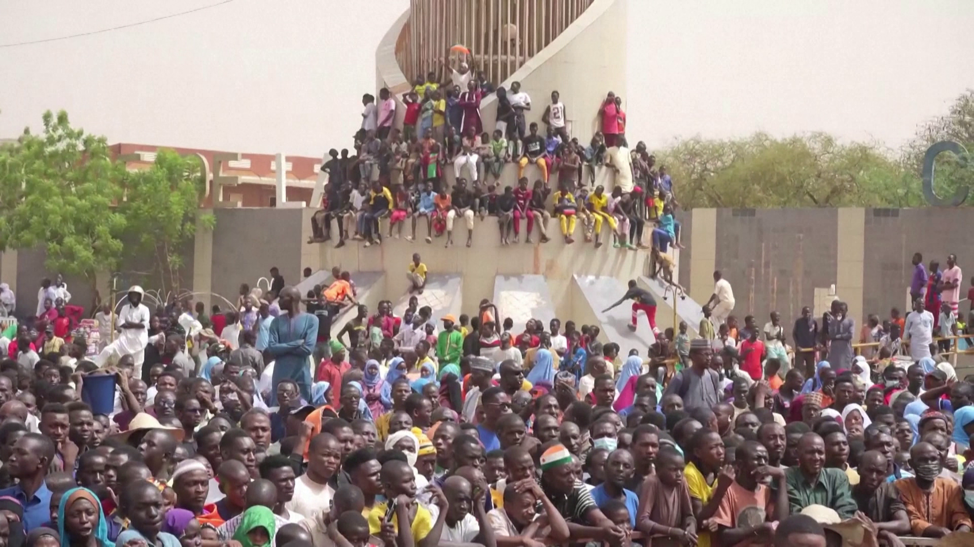 Láncreakció: Megérkezett Nigerbe az orosz katonai kontingens + videó