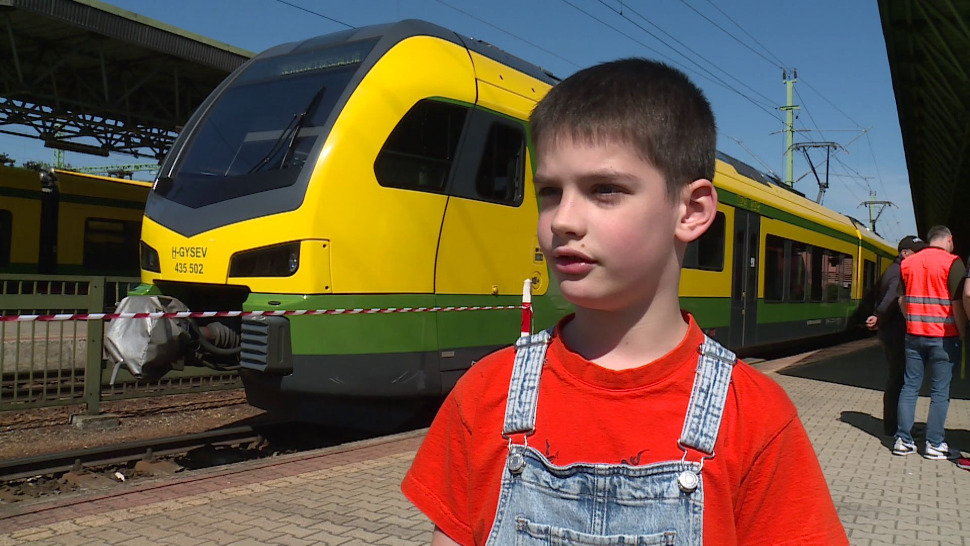 Közlekedésbiztonsági bemutatókkal várta az érdeklődőket a GYSEV Zrt. a soproni vasútállomáson + videó