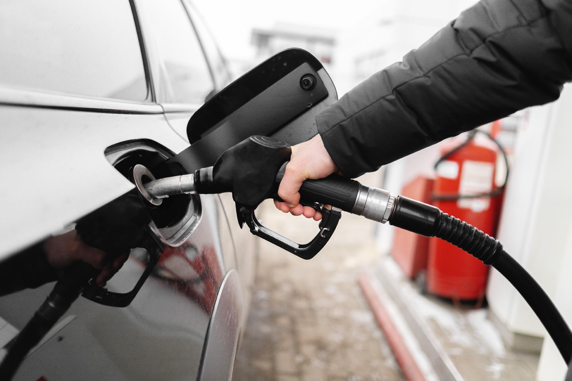 Az üzemanyagárakkal kapcsolaos bejelentésre készül a kormány